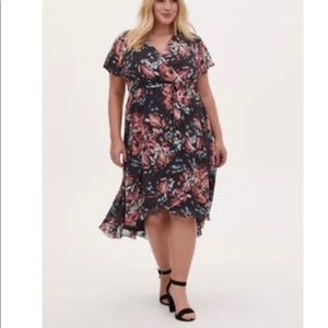 Torrid floral asymmetrical dress with gray lining